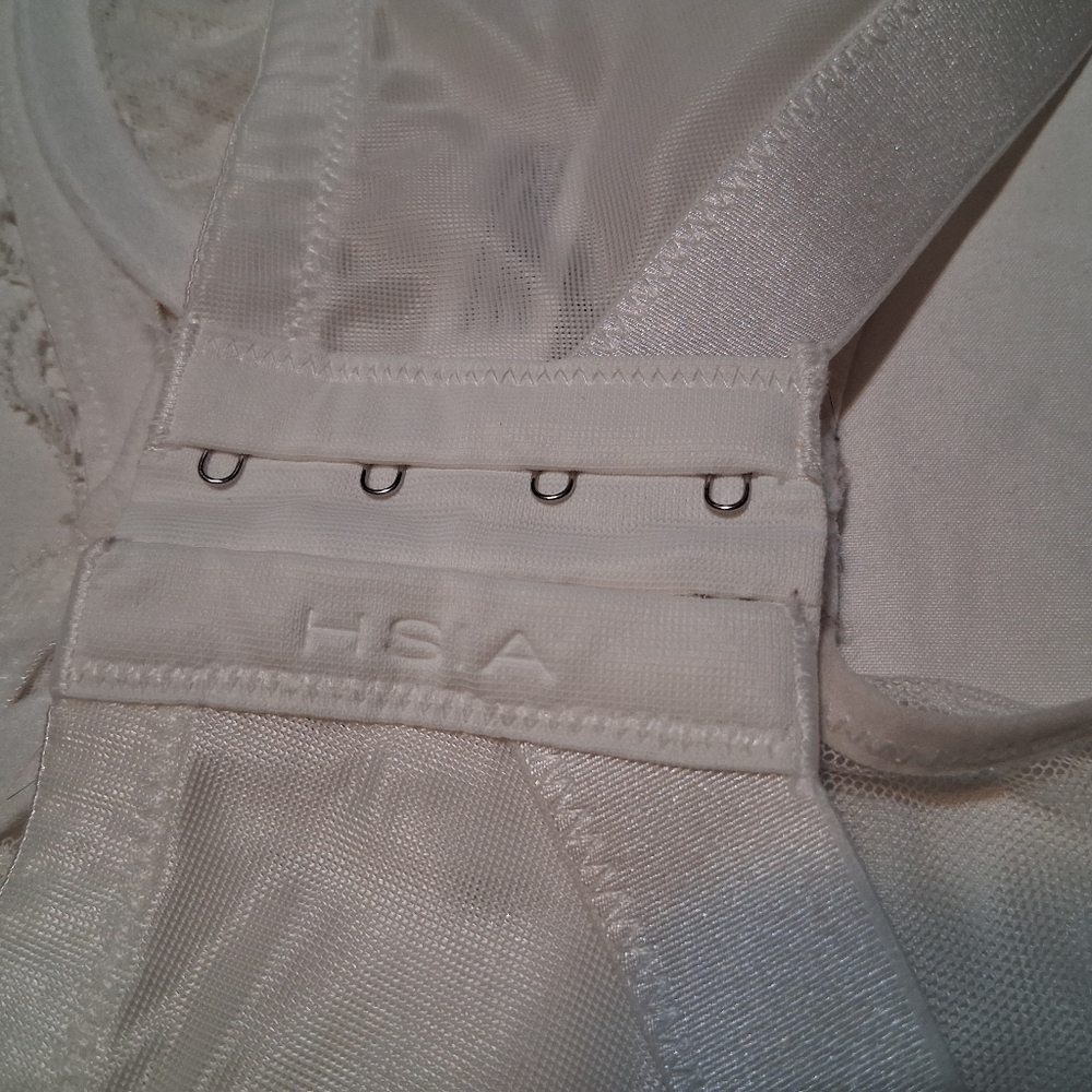 Hsia 46DD White Lace Underwire Bra - Like New / EUC - Picture 5 of 6